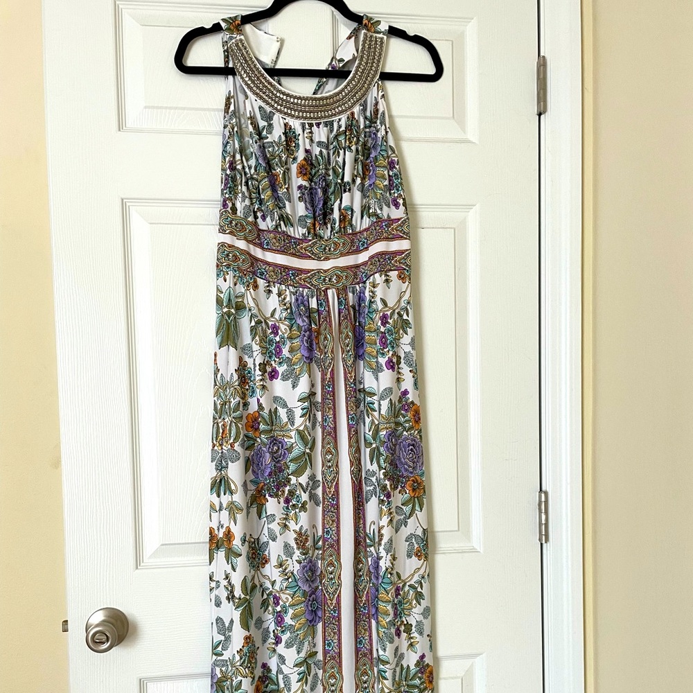 Stunning detailed maxi dress!
